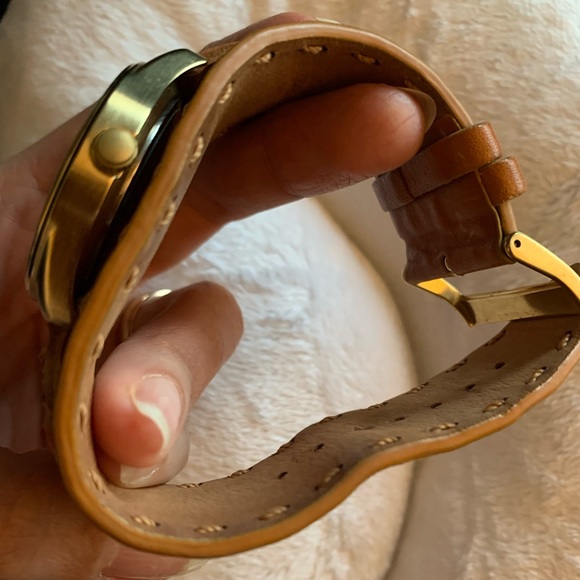 Guess watch with brown leather strap - Picture 3 of 5